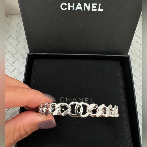 Chanel 22A Metal Silver Tone Chain Cuban Link CC Logo Cuff Bangle Bracelet S - Picture 3 of 11